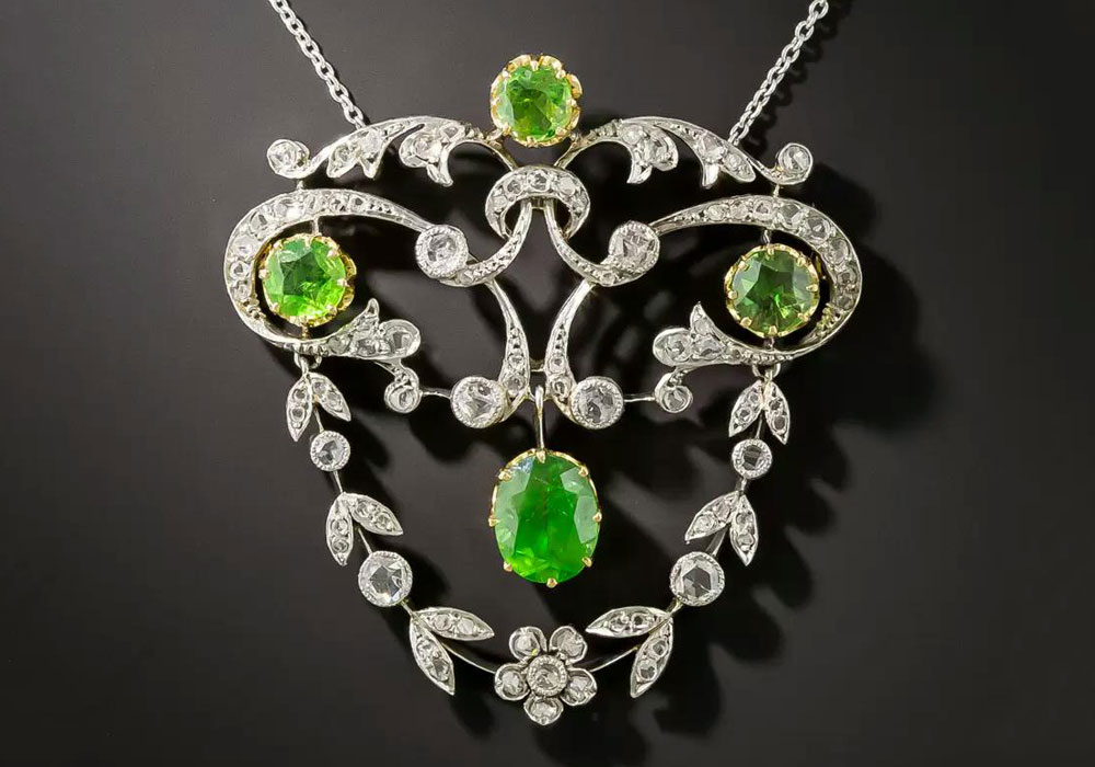 گردنبند جواهری گارنت سبز (دمانتوئید) - گالری جواهرات گنجه