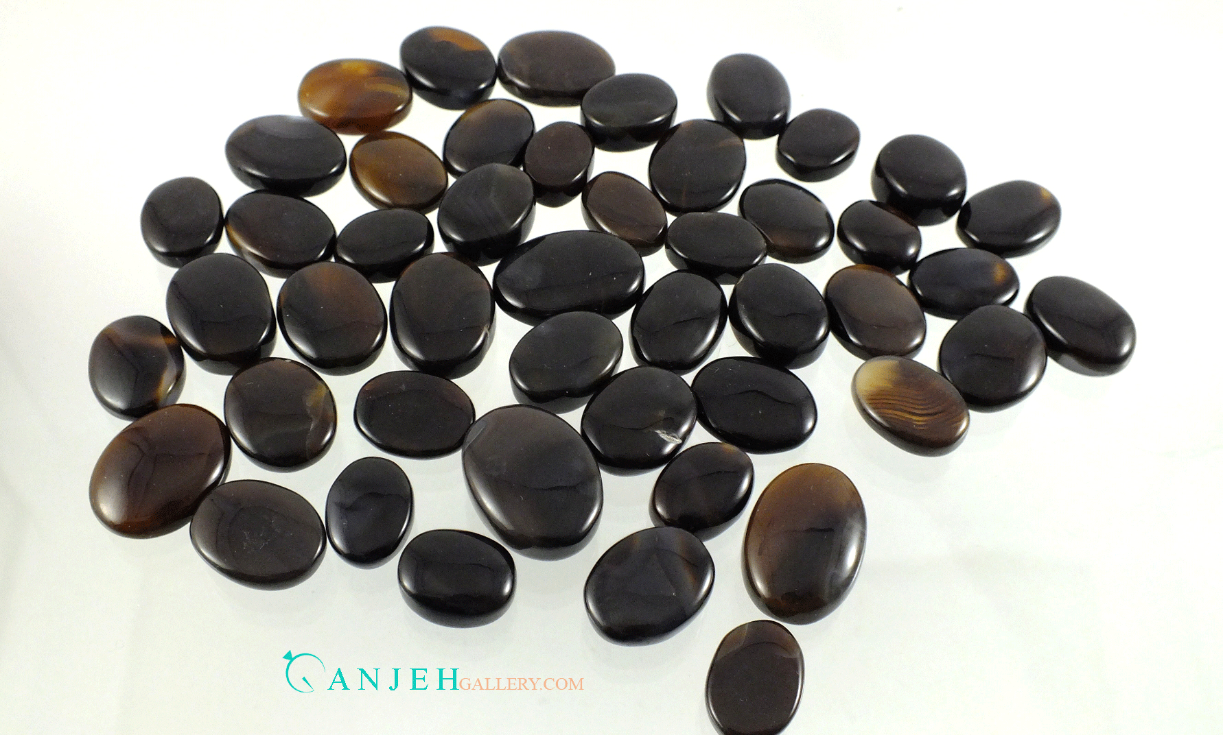 نگین های عقیق طبیعی تراش خورده در گالری گنجه