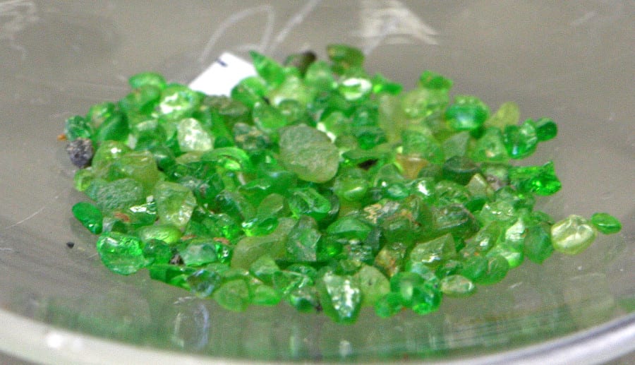 سنگ راف گارنت سبز دمانتوئید