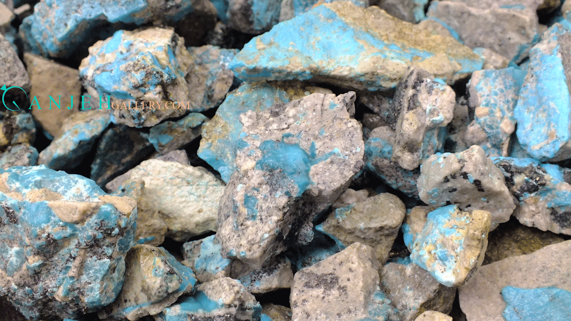 سنگ های راف فیروزه کرمان در گالری گنجه
