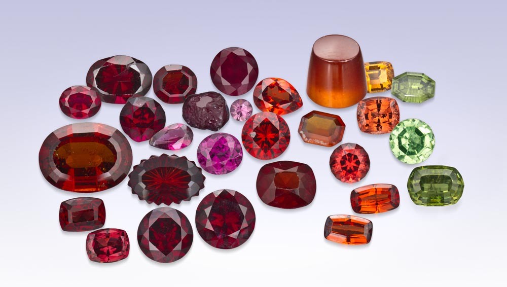 انواع سنگ گارنت در رنگ ها و تراش های مختلف ، برگرفته از GIA