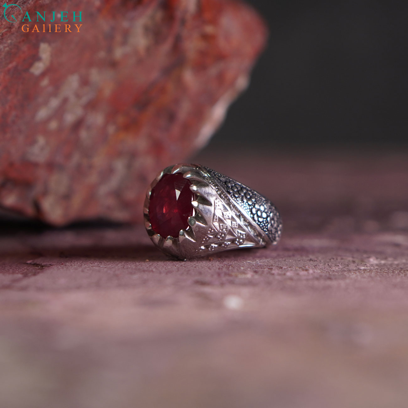 انگشتر مردانه با سنگ یاقوت سرخ، سنگ ماه تولد تیر - تولید شده در گالری جواهرات گنجه - گالری گنجه