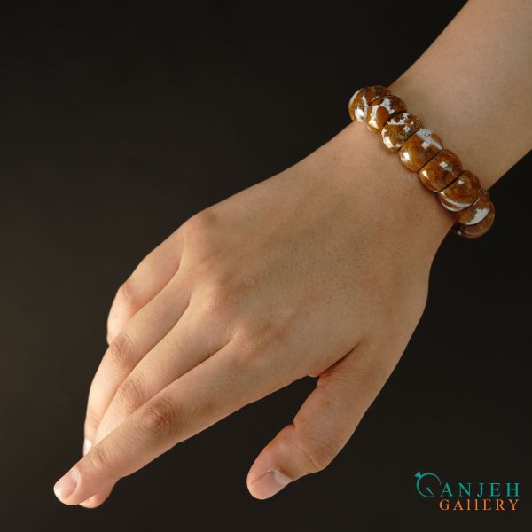 دستبند سنگی اصل عقیق پاییزی طرح خزان سپید کد N652 - گالری جواهرات گنجه
