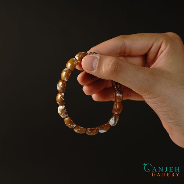 دستبند سنگی اصل عقیق پاییزی طرح خزان سپید کد N652 - گالری جواهرات گنجه
