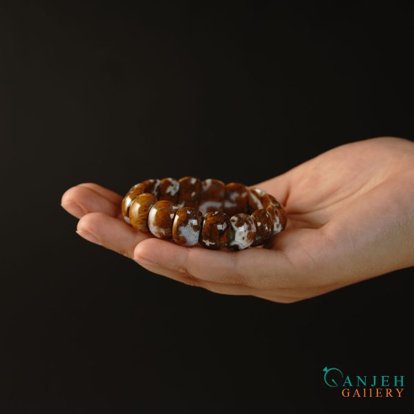 دستبند سنگی اصل عقیق پاییزی طرح خزان سپید کد N652 - گالری جواهرات گنجه