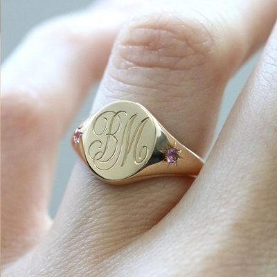 انگشتر طلا اسم مینیمال حروف B و M همراه با نگین آمیتیست